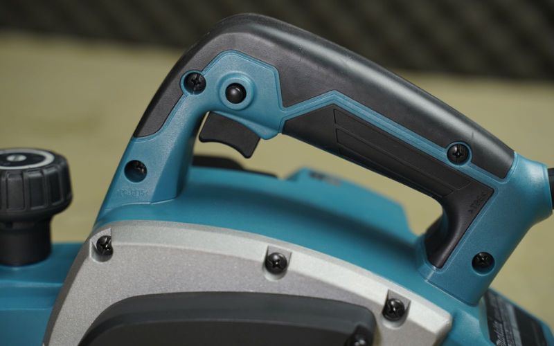 Máy bào gỗ Makita M1901B