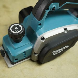 Máy bào gỗ Makita M1901B