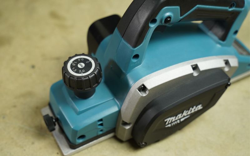 Máy bào gỗ Makita M1901B