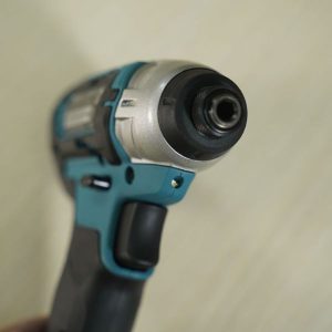 Máy bắt vít dùng pin Makita TD110DZ