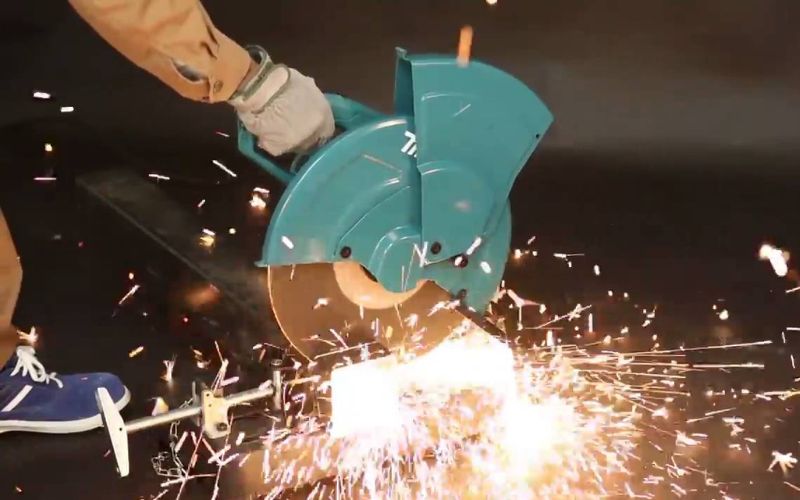 Máy cắt sắt Makita LW1401