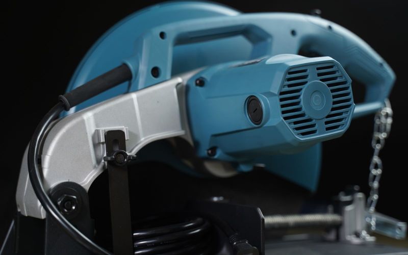 Máy cắt sắt bàn Makita M2401B