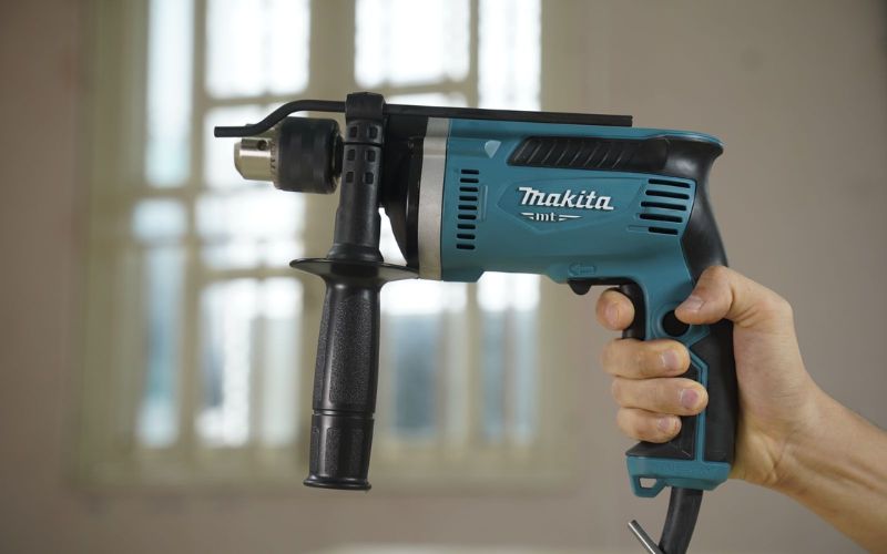 Máy khoan búa Makita M8100KX2B (26 phụ kiện)