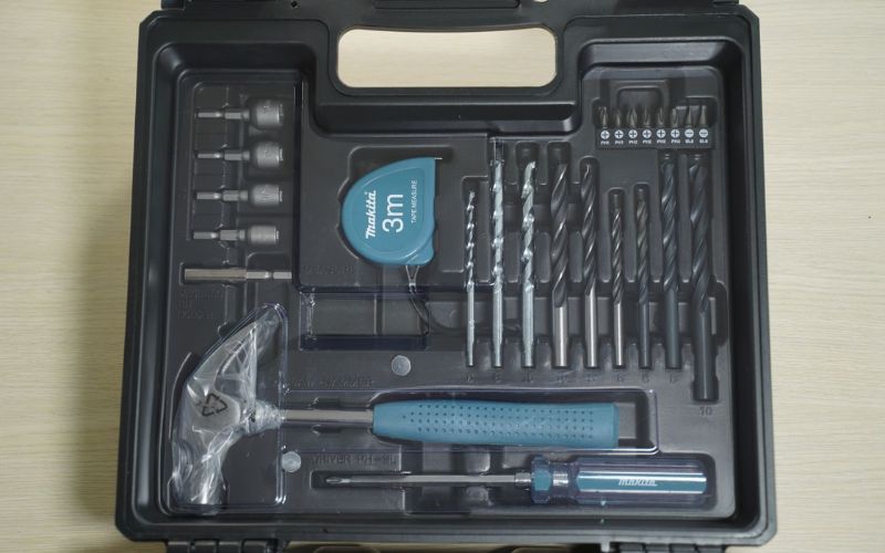 Máy khoan búa Makita M8103KX2B (26 phụ kiện)
