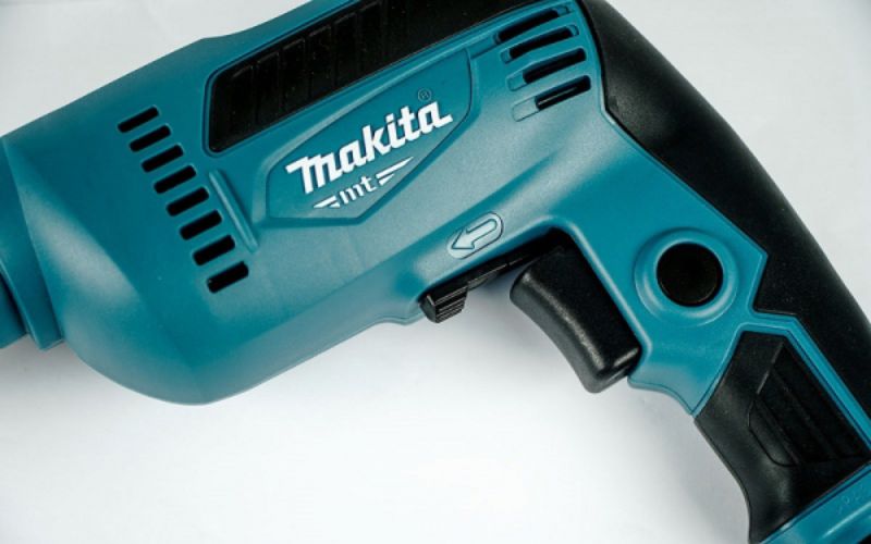 Máy khoan sắt Makita M6002B (10mm)