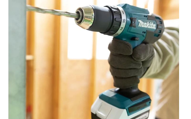Máy khoan vặn vít dùng pin 18V Makita DF488DWAE