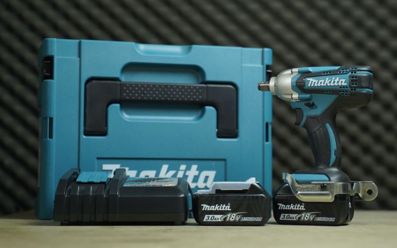 Máy siết bu lông dùng pin Makita DTW190RFJX