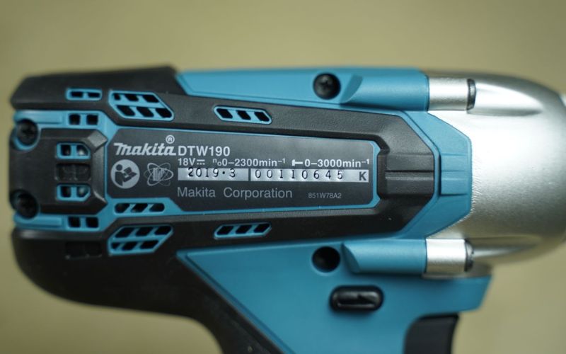 Máy siết bu lông dùng pin Makita DTW190RFJX