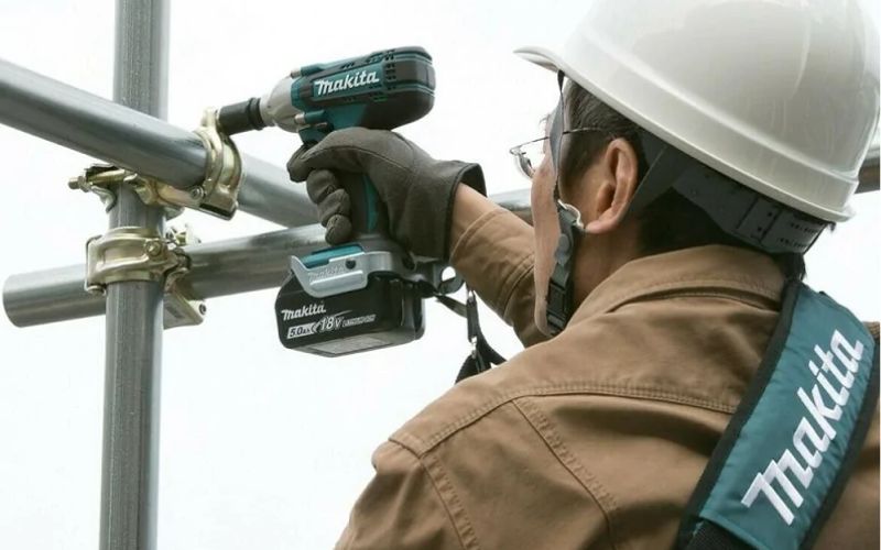 Máy siết bu lông dùng pin Makita DTW190RFJX