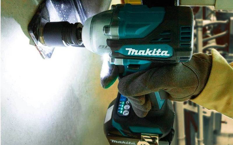Máy siết bu lông dùng pin Makita DTW300RTJ