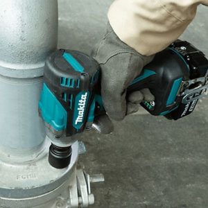 Máy siết bu lông dùng pin Makita DTW300RTJ
