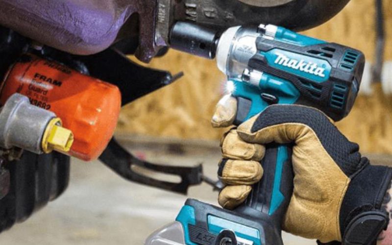Máy siết bu lông dùng pin Makita DTW300RTJ