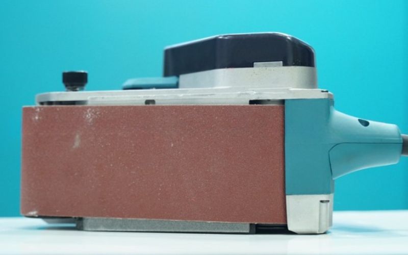 Máy chà nhám băng Makita M9400B