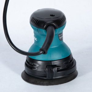 may-cha-nham-quy-dao-tron-makita-m9202b-3