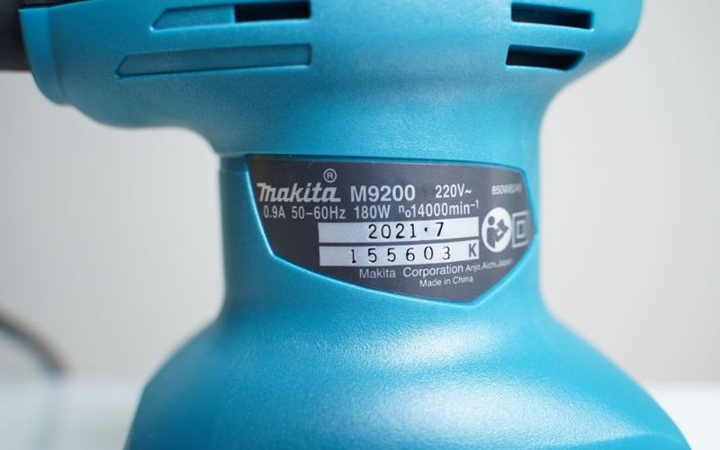 Máy chà nhám rung Makita M9200B
