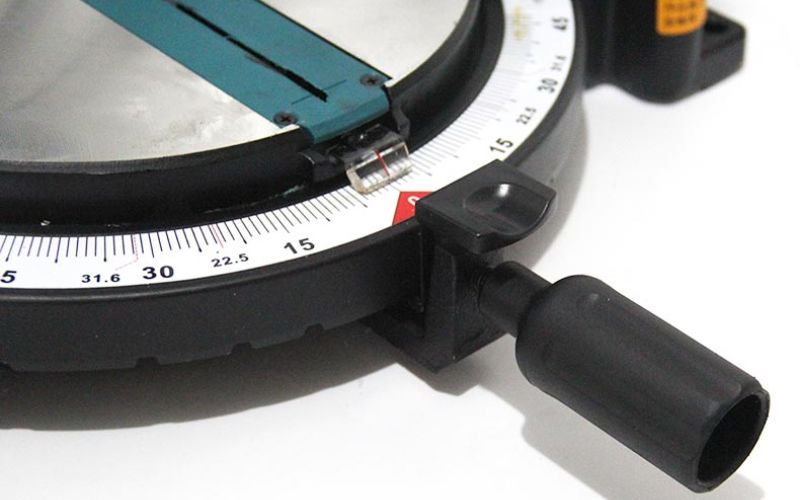 Máy cưa đa góc Makita M2300B