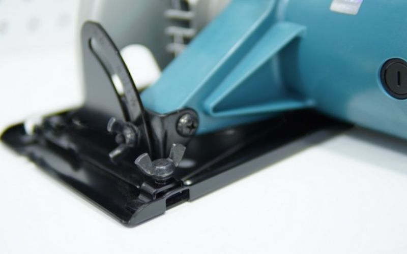 Máy cưa đĩa Makita N5900B