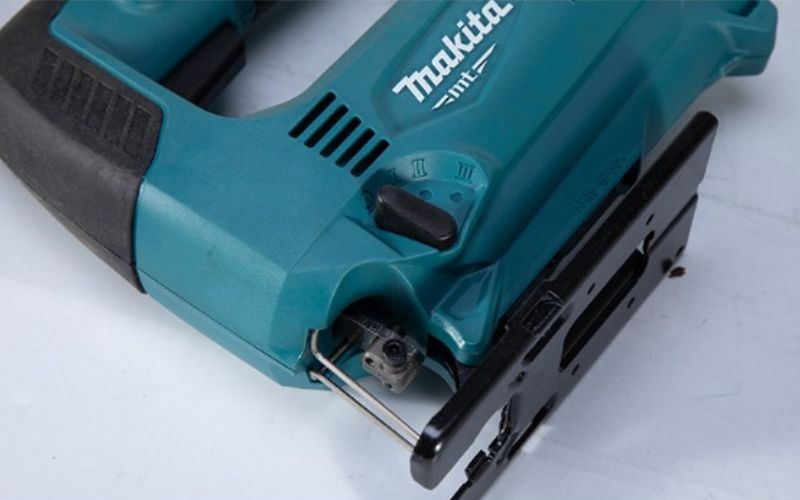 Máy cưa lọng Makita M4301B