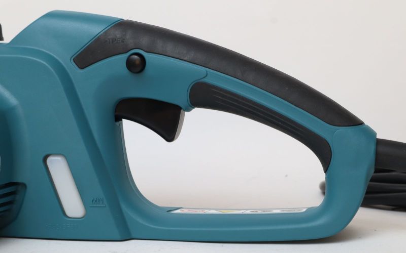 Máy cưa xích điện Makita UC4041A