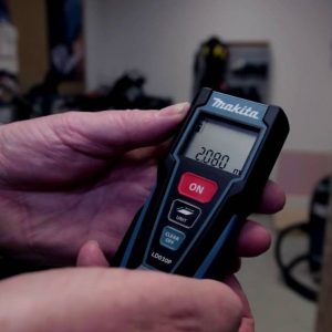 Máy đo khoảng cách laser Makita LD030P