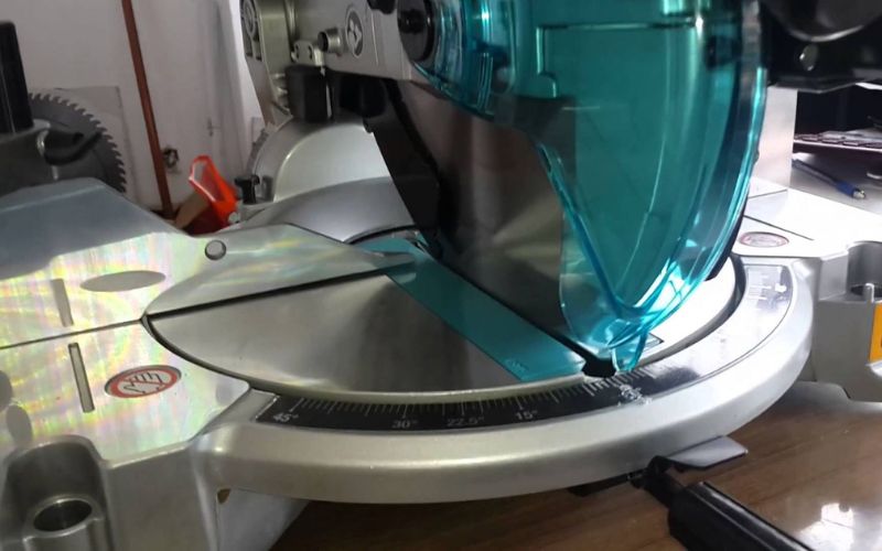 Máy cưa đa góc Makita LS1040