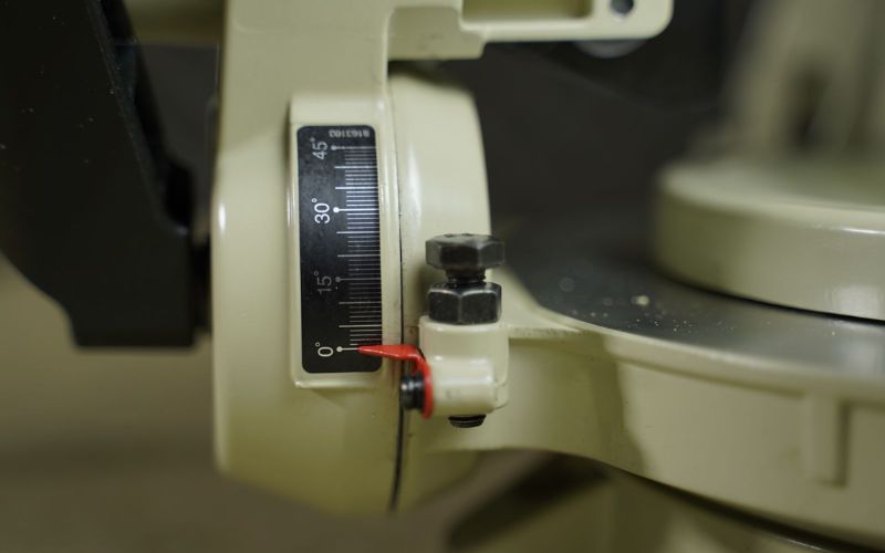 Máy cưa đa góc Makita LS1040
