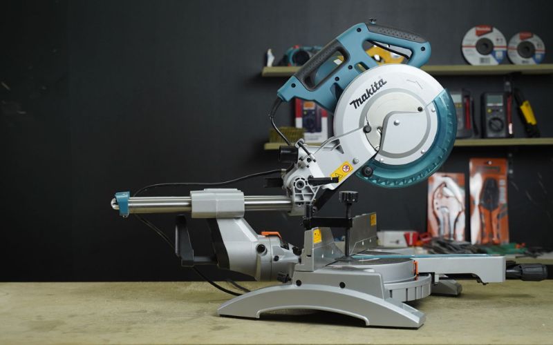 Máy cưa đa góc trượt Makita LS1018L