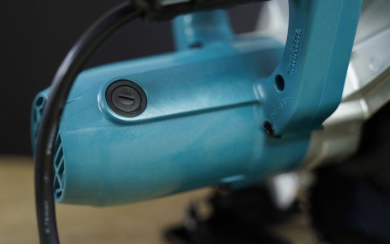 Máy cưa đĩa Makita 5806B