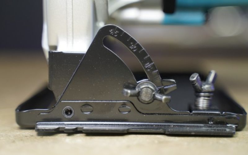 Máy cưa đĩa Makita 5806B