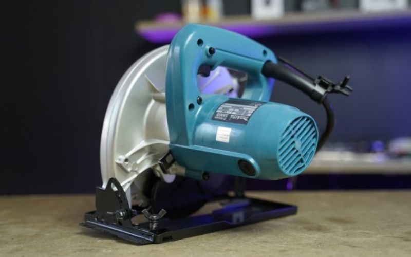 Máy cưa đĩa Makita 5806B