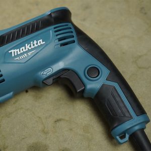 Máy khoan búa Makita M8103B (13mm)