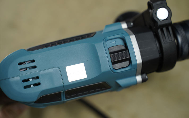Máy khoan búa Makita M8103B (13mm)