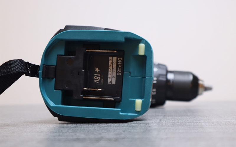 Máy khoan búa và vặn vít pin Makita DHP486RTE