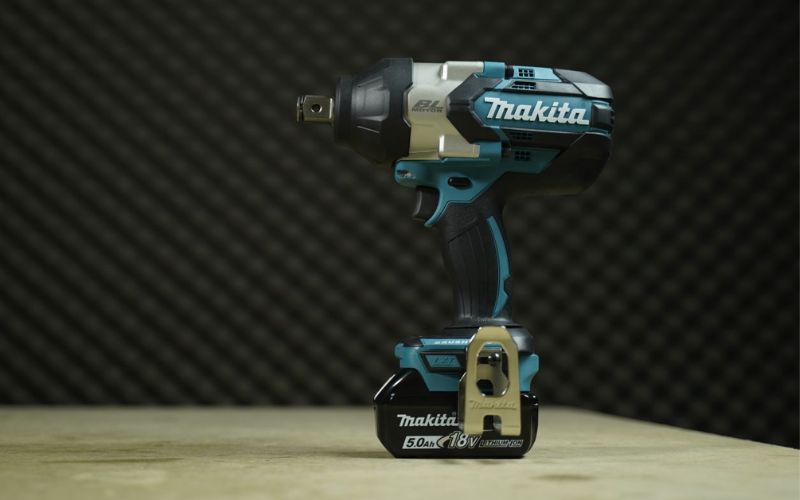 Máy siết bu lông dùng pin Makita DTW1001RTJ